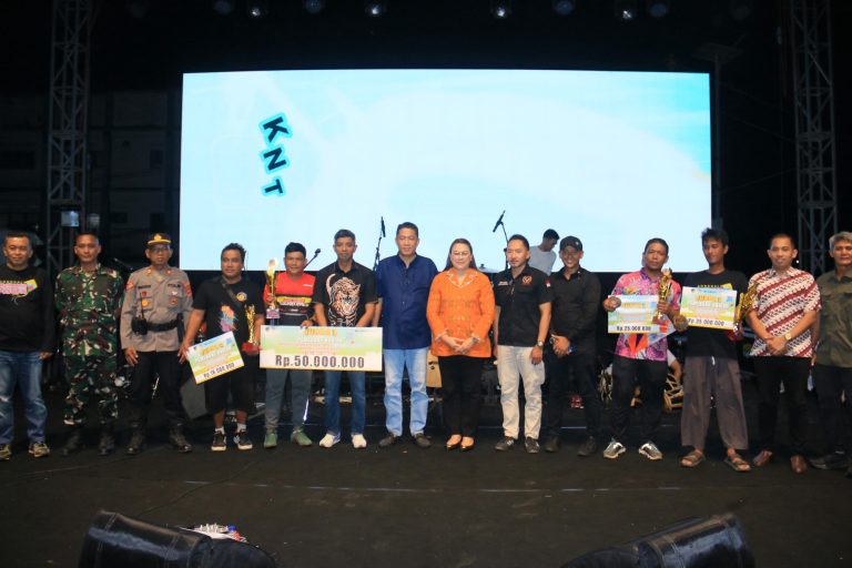 Malam Puncak Donggala Layangan Festival 2025 Meriah, Bupati Serahkan Hadiah Utama