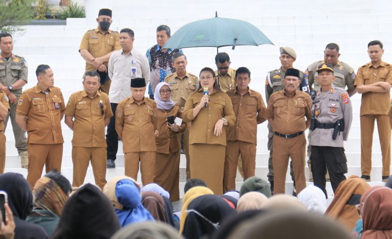 Bupati Donggala Temui Massa Aksi PPPK, Uraikan Persoalan Gaji PPPK.