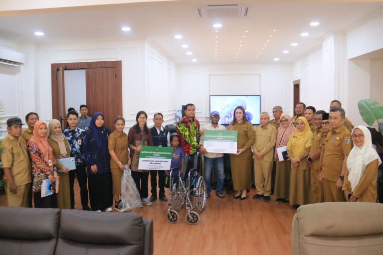 Bupati Donggala Hadir Langsung Salurkan Bantuan untuk Siswa dan Kelompok Rentan