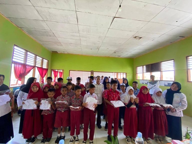 Janji Politik Terpenuhi, Seragam Sekolah Gratis Mengalir ke Pelajar Donggala